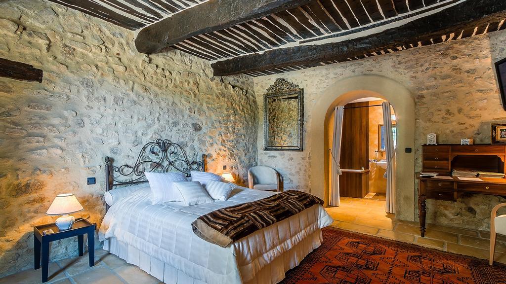La Tour D'Enguernes Bed & Breakfast Montmeyan Oda fotoğraf