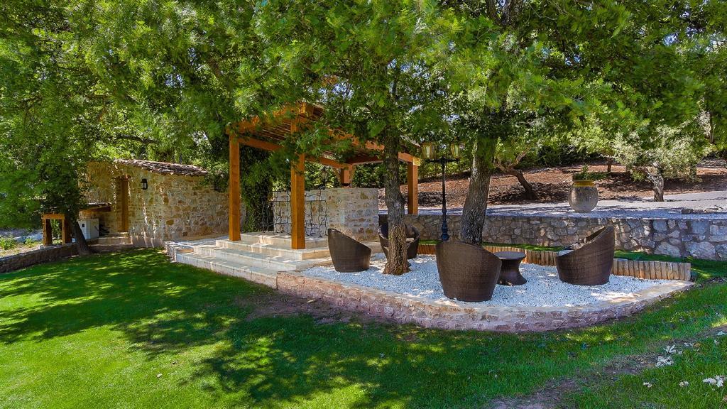 La Tour D'Enguernes Bed & Breakfast Montmeyan Dış mekan fotoğraf