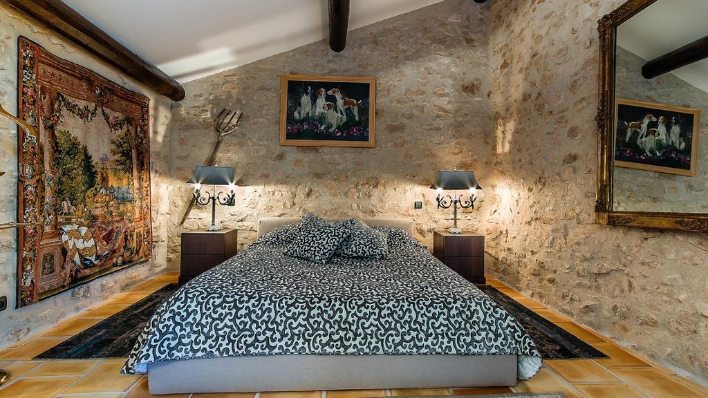 La Tour D'Enguernes Bed & Breakfast Montmeyan Oda fotoğraf