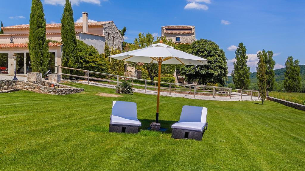 La Tour D'Enguernes Bed & Breakfast Montmeyan Dış mekan fotoğraf